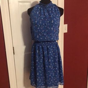 Sleeveless keyhole back dress